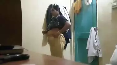 Work is over and fat Desi woman plans to record solo XXX sex video