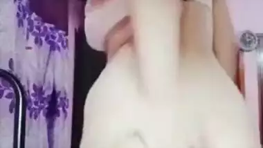 Nerdy college girl from India shakes big buttocks and spanks it