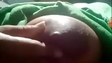 CHUBBY DESI BHABHI SHOWING GREAT AREOLS ON VIDEO CALL