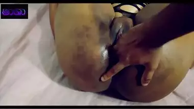 නෝනාගේ හිලේ ලොකූ boss fingering wife pussy