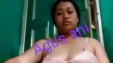 Horny Dessi Bhabi Showing