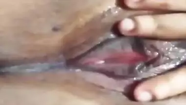 Horny Indian woman seduces her naughty body