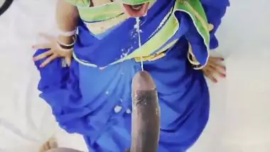 Rajasthani lady gives a desi blowjob in a hotel room