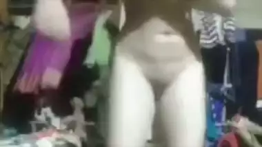 Horny village Desi XXX girl masturbating her bald pussy on cam