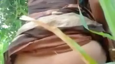 Telugu wife showing her ass and pussy outdoors