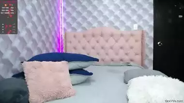 DESI AUNTY NUDE ON CAM FINGERING HER PUSSY