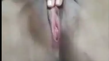 Sexy Desi girl Showing Her boobs And Pusssy