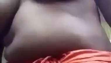 Chubby Bhabhi Bathing Outdoor selfie video