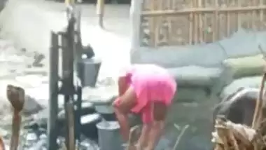 Desi sister in bathe so saxy