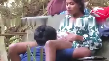 Lankan guy enjoys outdoor sex by licking his GF’s pussy