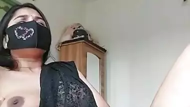 Hot Bhabhi Wearing A Saree Show Her Body On Web Cam