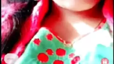 Sexy Babhi Pressing Her Brest