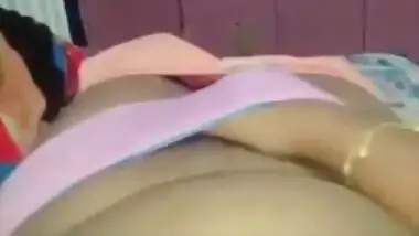 Lusful Desi wife XXX records her intense masturbation on the bed