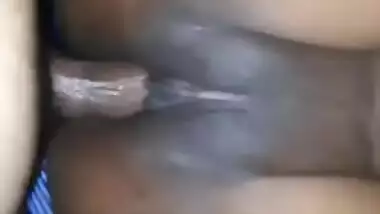 Desi video of MILF with shaved twat who lies on back during XXX sex