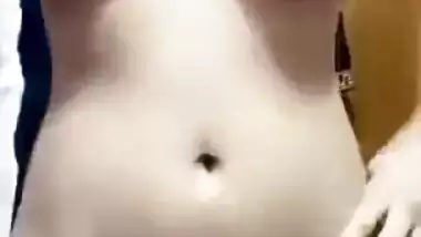 Pakistani girl showing her nude body in bathroom