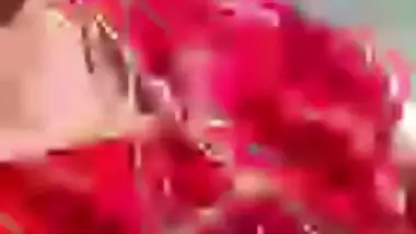Slim married Tamil wife sharp boobs showing viral MMS
