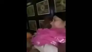 Phone conversation doesn't prevent Desi woman from doing XXX things