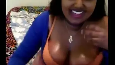 Indian chubby girl’s masturbation on the cam