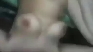 Desi aunty shwo her boobs
