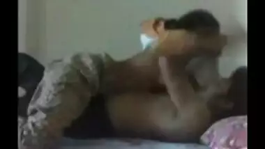 First time home sex mms of Indian college girlfriend leaked