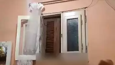 Chubby paki bhabi masturbating