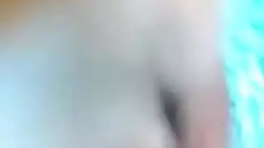 Sexy Desi girl Showing Big Boobs