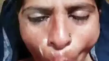 Beggar aunty sucking dick of a horny customer at his home