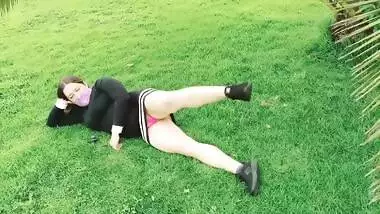 Puta Exhibicionista Me Lleva Al Parque Para Que Grabe Ensenando Sus Tangas Y Su Concha Par3