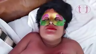 Sexy Rupa on the show – solo seduction