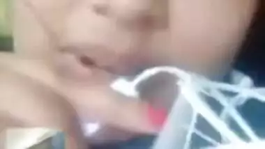 Hot look Desi Clg Girl Showing her Boobs on Video Call New Leaked Mms