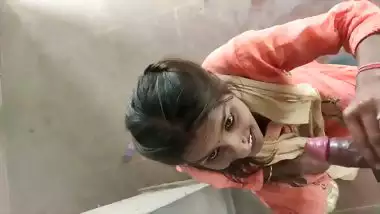 Cheating bhabhi sex outdoors with lover viral MMS