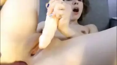 Teen masturbates like crazy
