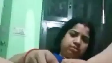 Viral porn of a South Indian lady masturbating with a radish