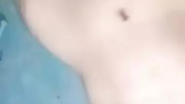 Slim Paki girl stripping to nude selfie