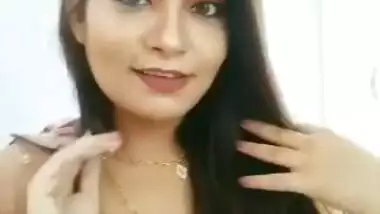 Gorgeous Sexy Desi Girl Teasing And showing Cleavage