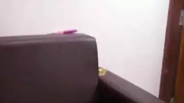 Indian MILF covers her saggy tits with pink bra in quick porn clip