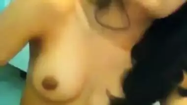 Desi girl with thick eyebrows is going to reach orgasm in the porn video