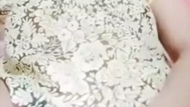 Horny Indian Girl Pussy Fingering And Masturbating With Hair Brush