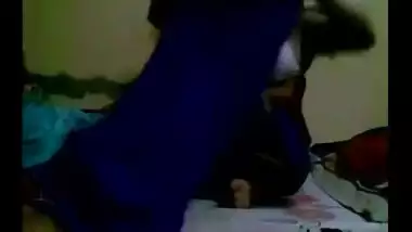 Horny Indian aunty dress changing MMS