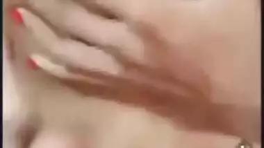 Slim Desi model gets naked and sticks a pen into XXX pussy on cam