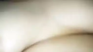 Husband is out but friend fingers muff of Desi MILF to XXX orgasm