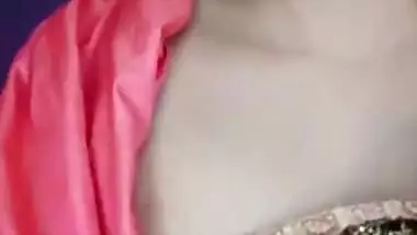 Desi Bhabhi Shows Boobs
