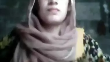 Slim Paki Girl Showing Ger Small Boobs