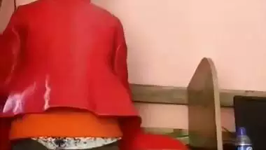 Hijabi girl’s Pakistani porn from her computer class