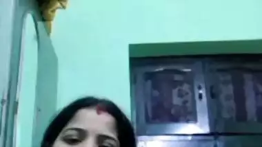 Milky boobs unsatisfied bhabhi viral nude show