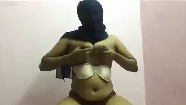 Paki webcam XXX model breaks the sex rules flashing chudai tits for all