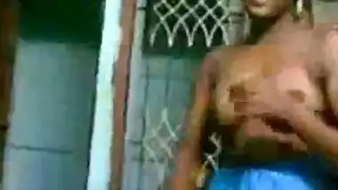 Sexy Tamil Maid Showing Breasts To Boss