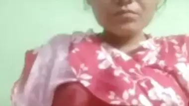 Big ass aunty slapping booty during live call