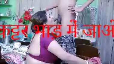 Sexy Desi XXX babe gets her virgin pussy hard fucked MMS