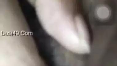 Amateur XXX video of Indian who slowly stimulates her hairy clitoris